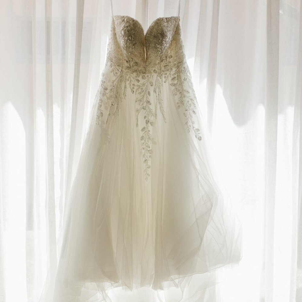 Allure White Wedding Dress Size 18-22, incl Cathedral Veil